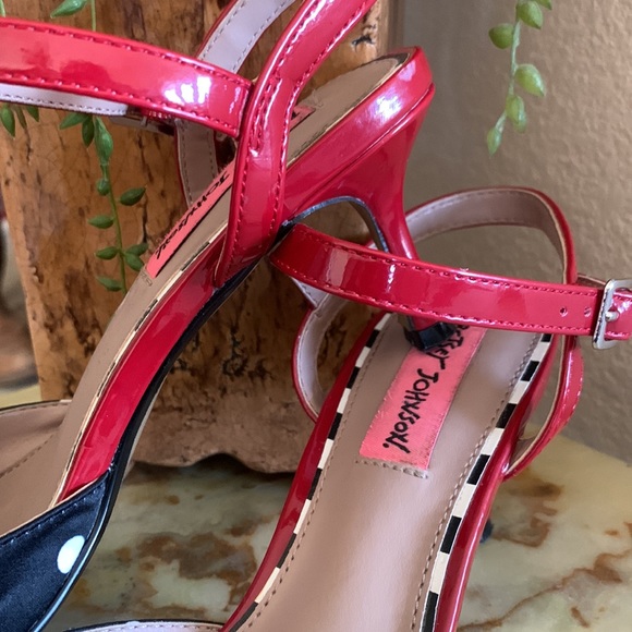 BETSY JOHNSON Slingbacks, black white polka dot vamp, big bow, red heel. 6.5 EUC - Picture 2 of 11